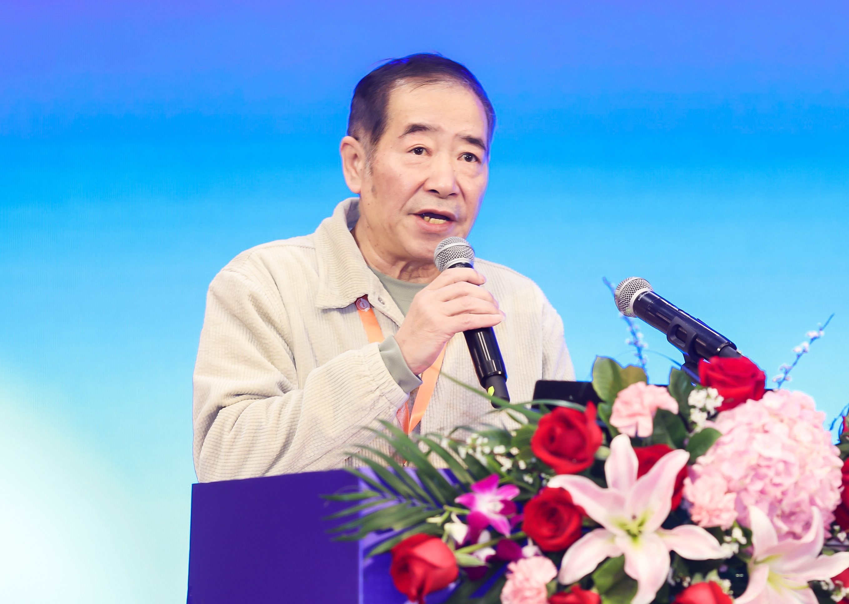 胡勇.jpg