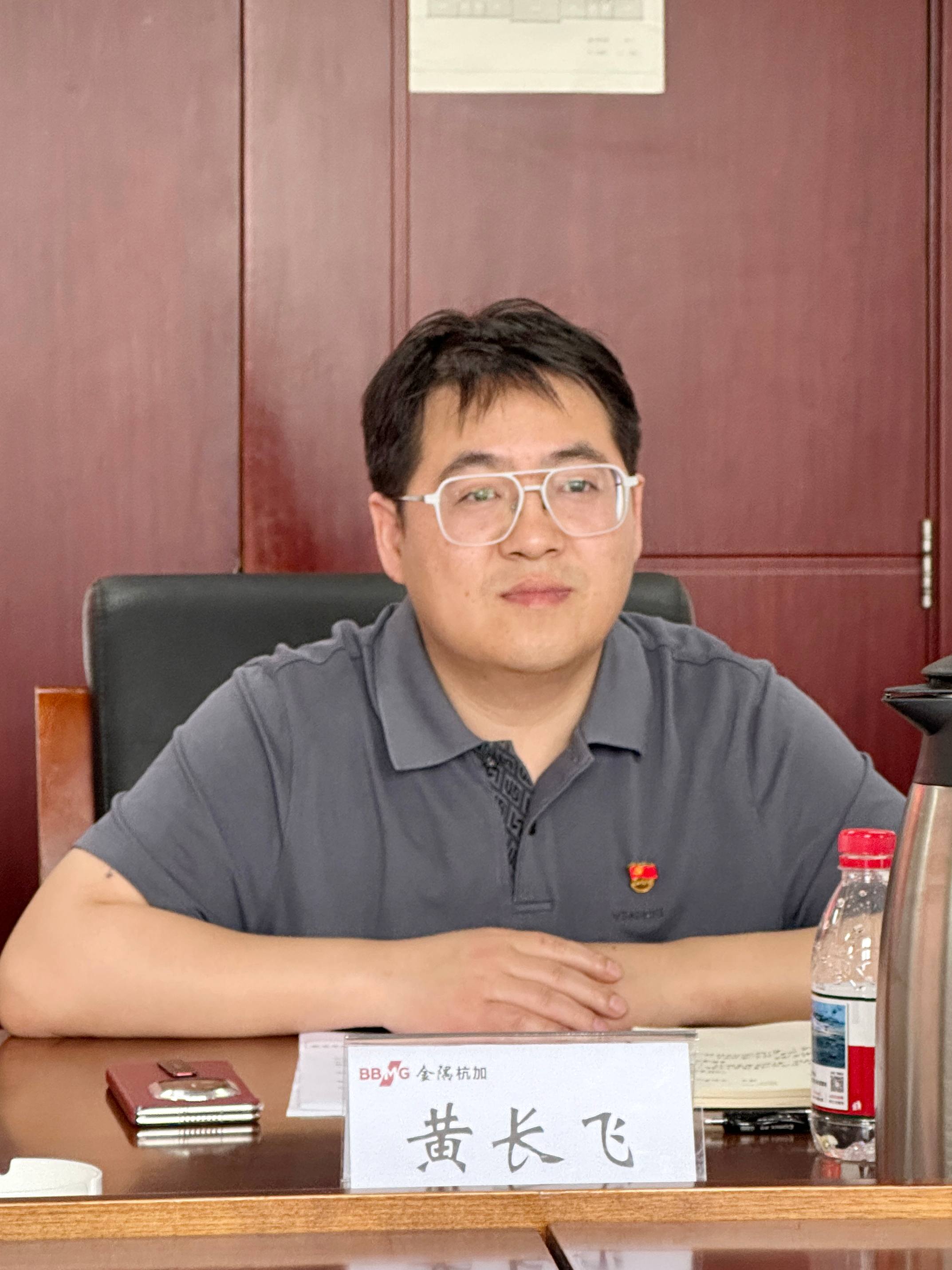 黄长飞.jpg 黄长飞.jpg