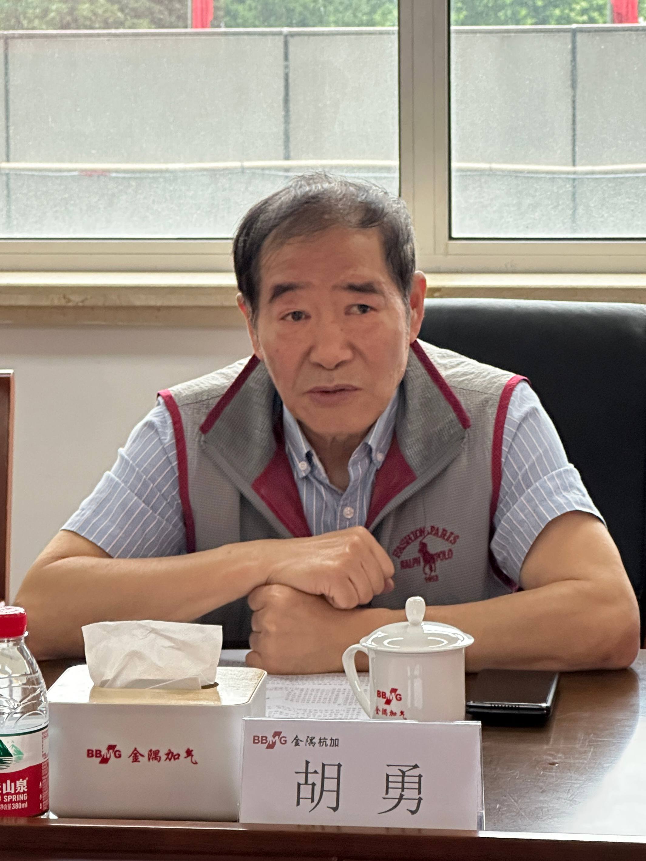 胡勇.jpg 胡勇.jpg